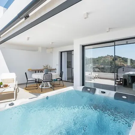 Апартаменты Seaviews Private Jacuzzi Rooftop&luxurious Living